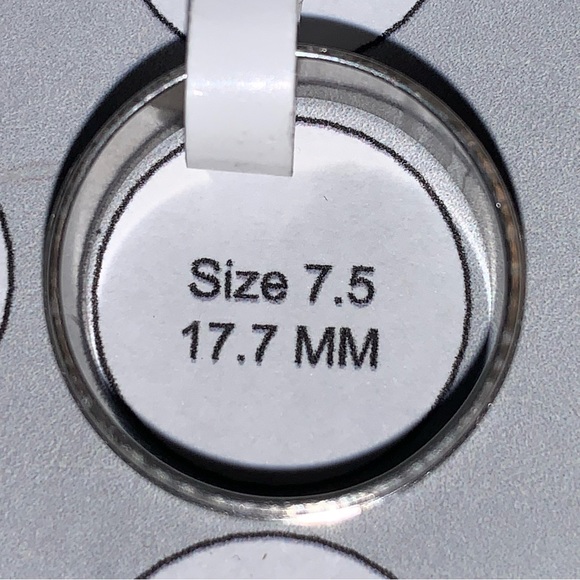 Stainless steel band ring size 7.5 NWT - Picture 3 of 5